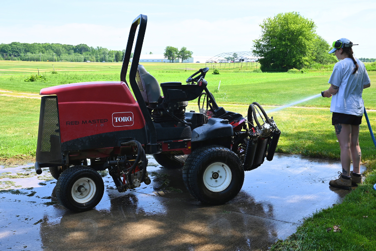 Turfgrass Toro_750x500_Fairway Mower_2.png